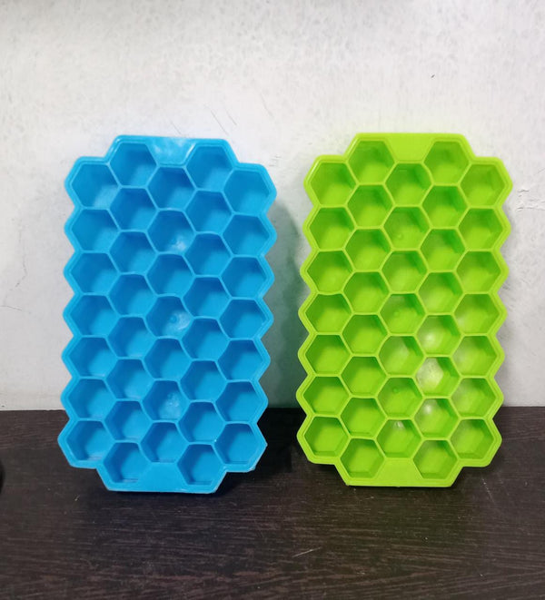 Ice cube trays set
